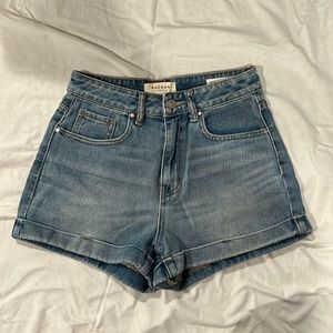Pacsun medium wash size 26 mom short